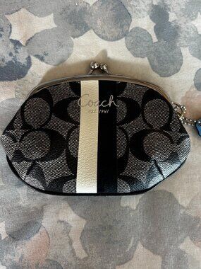 Coach Signature Kiss Lock Coin Purse in Black/Gray Brand New